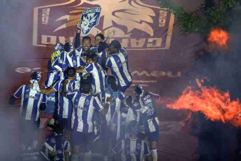 FC Porto se consagra campeón de Portugal tras vencer al Alverca en el Estadio do Dragão